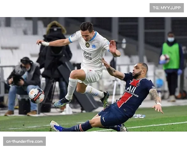 佩利西耶四后卫阵型持续演练，欧塞尔防守站位专项训练应对洛里昂